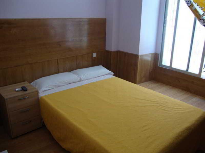 Hostal San Blas Madrid Buitenkant foto