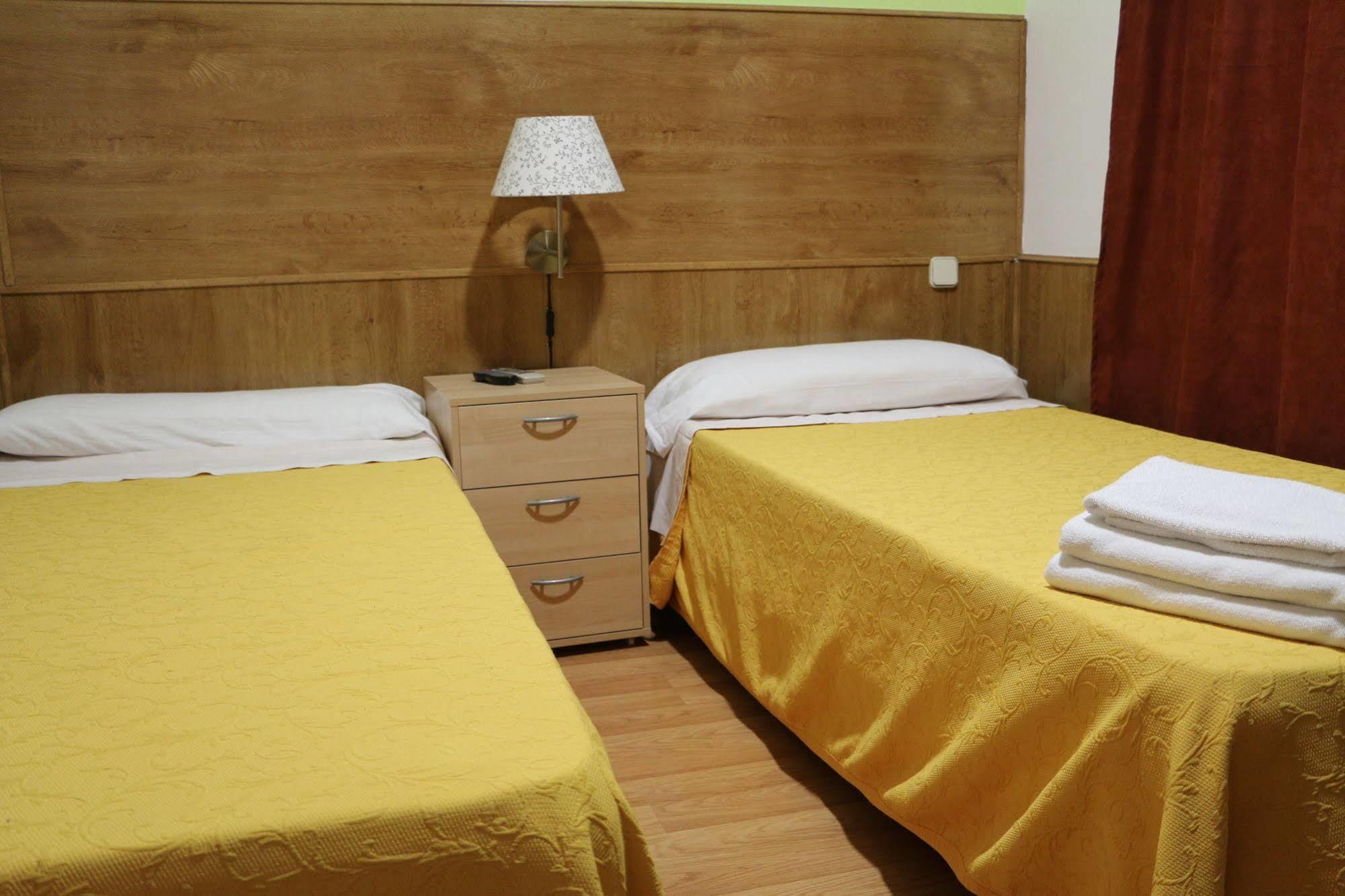 Hostal San Blas Madrid Buitenkant foto